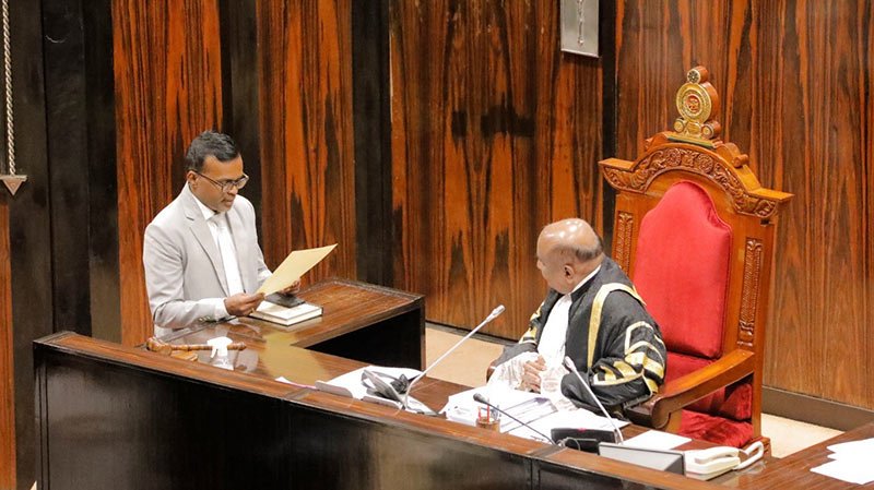 Karunarathna Paranawithana sworn in as Member of Parliament